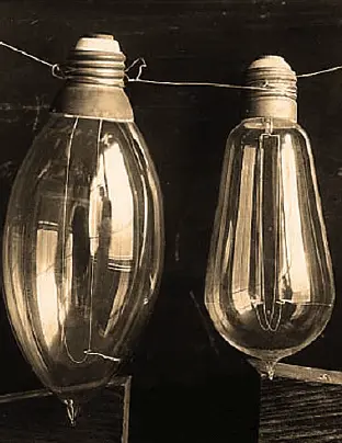 Edison ambargosunu kırmak için, Westinghouse tarafından kısa sürede geliştirilen iki pinli ampuller